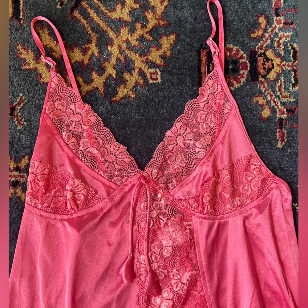Vintage 1970s Hot Pink Lace Panel Nightgown – by Comfort Fashion - Picture 4 of 5